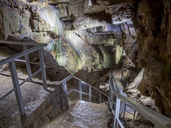 Stollen in der Erdmannsh�hle, � Michael Trefzer / Gemeinde Hasel