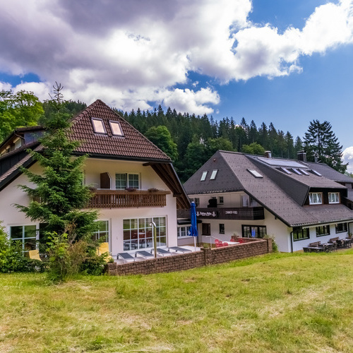 Au&szlig;enansicht des Schwarzwaldhotels und Restaurant Belchen-Multen - Hallenbad, Sauna, Solarium, Massage-Angebote