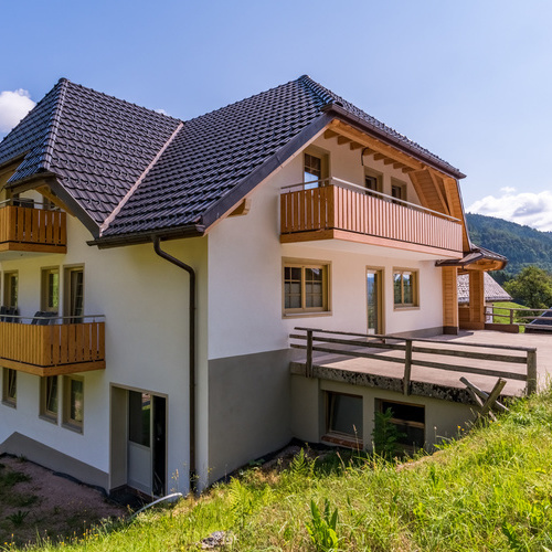 Außenansicht des Anbaus mit den Ferienwohnungen - Außenansicht des Anbaus mit den Ferienwohnungen -