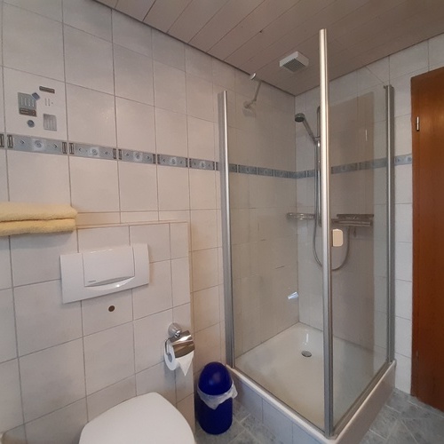 Dusche und WC - Dusche und WC -