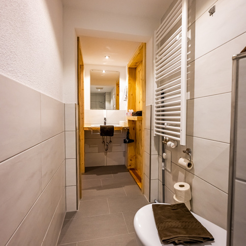 Ferienwohnung Vergissmeinnicht f&uuml;r 1 - 2 Personen - begehbare Dusche, heimisches Holz