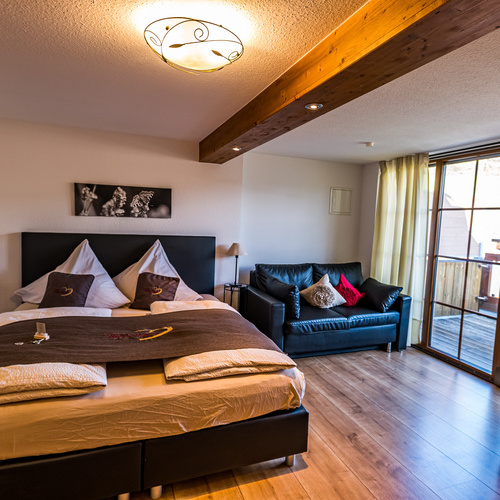 Ferienwohnung Nazisse f&uuml;r 2- 4 Personen - Wohnschlafraum mit Boxspringbett f&uuml;r erholsamen Schlaf, Terrasse,  