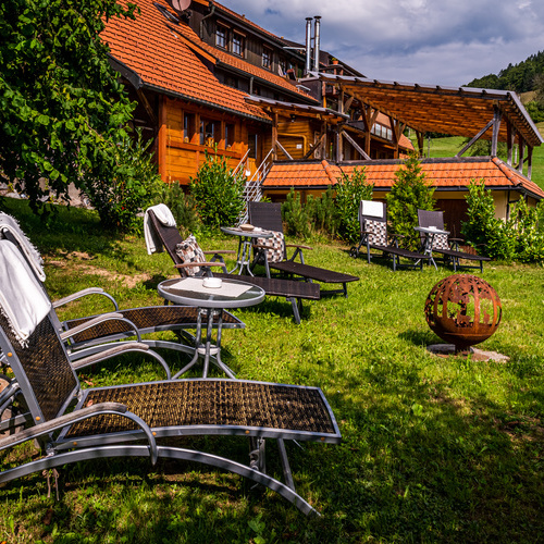 Liegewiese am Haus - Ruhe genie&szlig;en bei einem guten Buch.