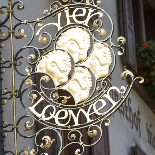 Altes, traditionelles Wirtshausschild - Altes, traditionelles Wirtshausschild -