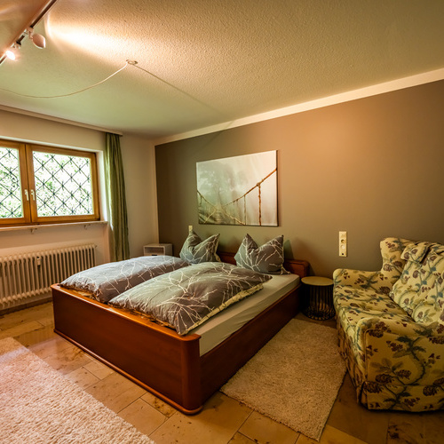 Schlafzimmer mit Doppelbett  - 