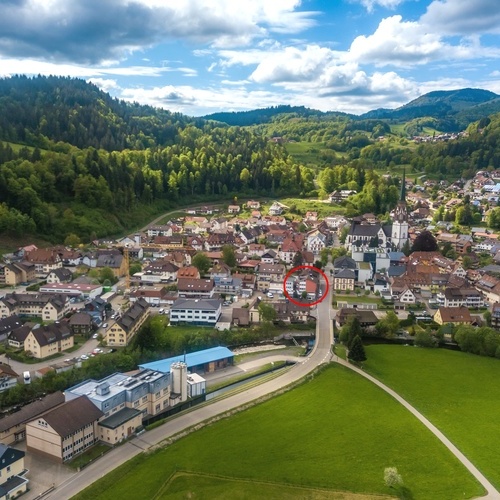 Die Lage unserer Ferienwohnung im Stadtzentrum erkennen Sie an der roten Markierung.  - 